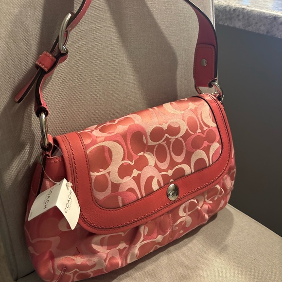 Vintage Coach bag. New with tags. Been in a box for 12 years. Great value - Picture 4 of 7